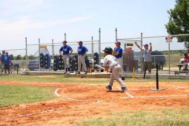 2006-06-17-Tball-AllStars-Bulldogs-Hays-CO-054-Stephen-runs-to-1st.JPG