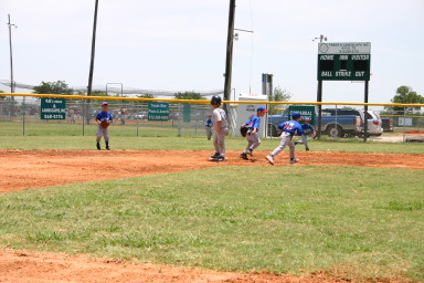 2006-06-17-Tball-AllStars-Bulldogs-Hays-CO-057-Stephen-on-2nd.JPG