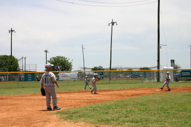 2006-06-17-Tball-AllStars-Bulldogs-Hays-CO-075-Seth-prepares-to-throw-to-2nd.JPG