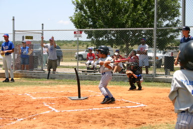 2006-06-17-Tball-AllStars-Bulldogs-Hays-CO-077-Nicholas-bats.JPG