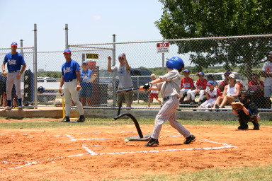2006-06-17-Tball-AllStars-Bulldogs-Hays-CO-084-Matthew-bats.JPG