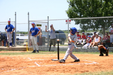 2006-06-17-Tball-AllStars-Bulldogs-Hays-CO-085-Matthew-bats.JPG