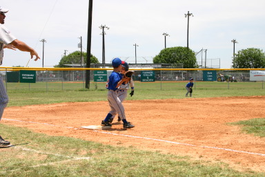 2006-06-17-Tball-AllStars-Bulldogs-Hays-CO-093-Joseph-gets-to-3rd.JPG