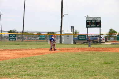 2006-06-17-Tball-AllStars-Bulldogs-Hays-CO-100-Ryan-made-it-to-2nd.JPG