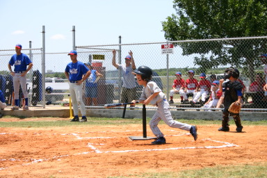 2006-06-17-Tball-AllStars-Bulldogs-Hays-CO-103-Chance-runs.JPG