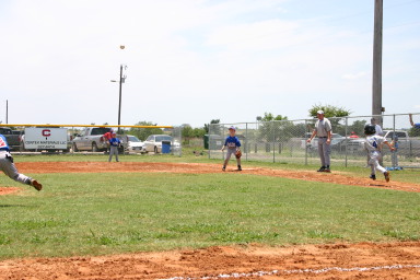 2006-06-17-Tball-AllStars-Bulldogs-Hays-CO-104-Chance-runs-fast.JPG