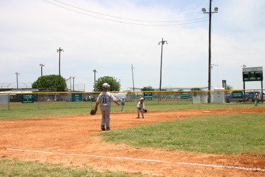 2006-06-17-Tball-AllStars-Bulldogs-Hays-CO-111-Seth-fields-ball.JPG