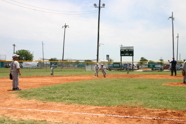 2006-06-17-Tball-AllStars-Bulldogs-Hays-CO-114-Seth-ran-to-2nd.JPG