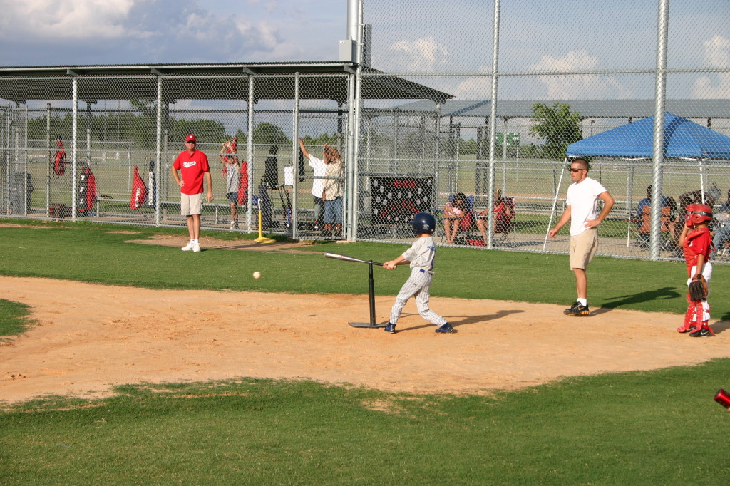 2006/06(June)/2006-06-23-Tball-practice-tournament/1024x768_2006-06-23-Bulldog-Practice-game-02-Chance.JPG