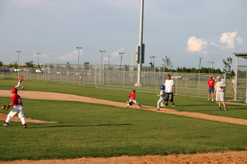 2006/06(June)/2006-06-23-Tball-practice-tournament/1024x768_2006-06-23-Bulldog-Practice-game-10-Chance.JPG