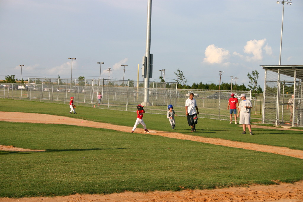2006/06(June)/2006-06-23-Tball-practice-tournament/1024x768_2006-06-23-Bulldog-Practice-game-11-Chance.JPG