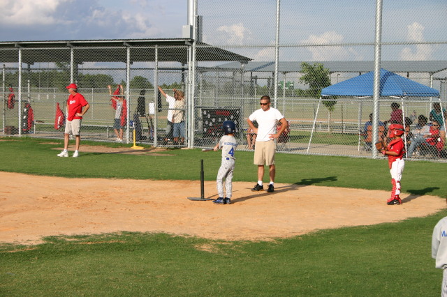 2006/06(June)/2006-06-23-Tball-practice-tournament/2006-06-23-Bulldog-Practice-game-01-Chance.JPG