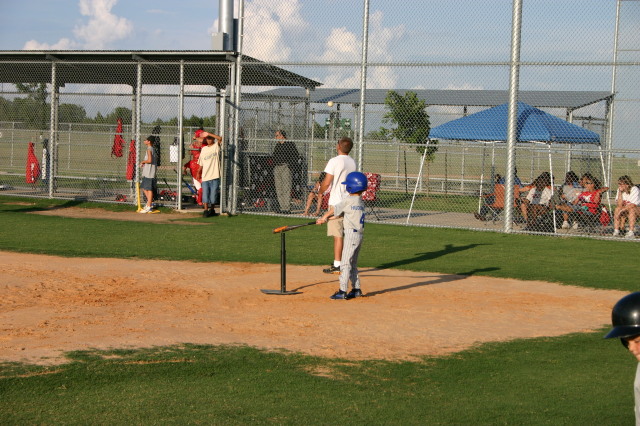 2006/06(June)/2006-06-23-Tball-practice-tournament/640x480_2006-06-23-Bulldog-Practice-game-06-Chance.JPG