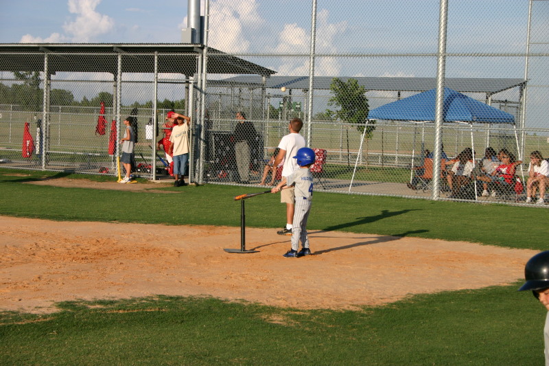2006/06(June)/2006-06-23-Tball-practice-tournament/800x600_2006-06-23-Bulldog-Practice-game-06-Chance.JPG