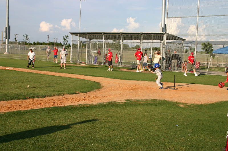 2006/06(June)/2006-06-23-Tball-practice-tournament/800x600_2006-06-23-Bulldog-Practice-game-08-Chance.JPG