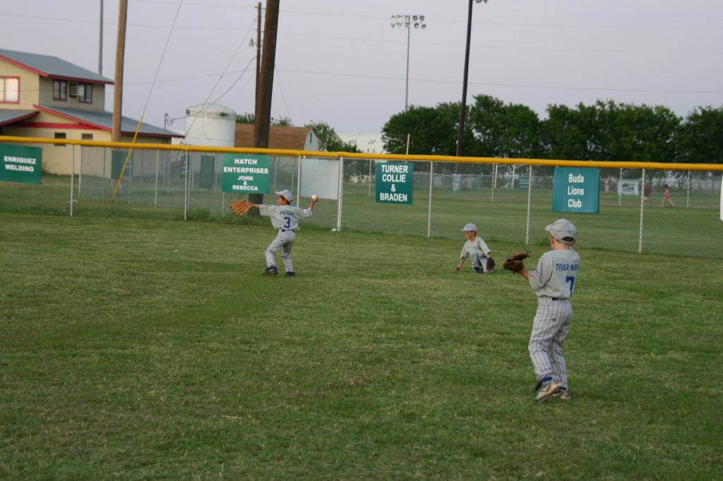 2006/06(June)/2006-06-30-Tball-Tournament/1024x768_2006-06-30-Tball-Bulldogs-09-Chance-TylerWood-Nicholas.JPG