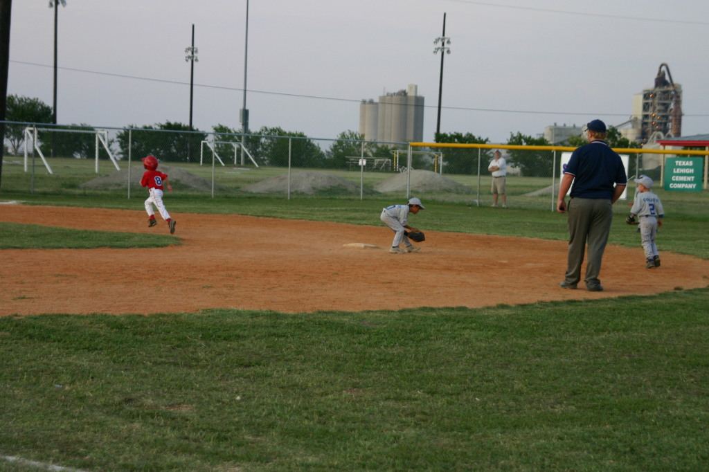 2006/06(June)/2006-06-30-Tball-Tournament/1024x768_2006-06-30-Tball-Bulldogs-10-Seth.JPG
