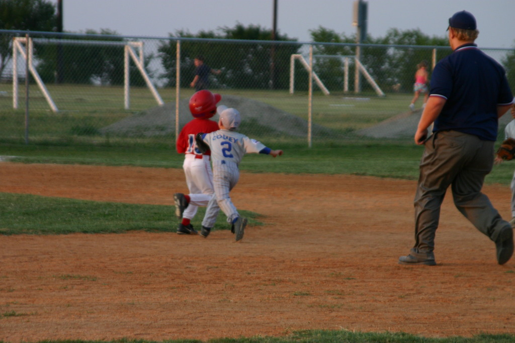 2006/06(June)/2006-06-30-Tball-Tournament/1024x768_2006-06-30-Tball-Bulldogs-22-Joseph.JPG