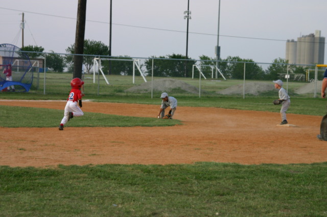 2006-06-30-Tball-Bulldogs-11-Seth-Joseph.JPG