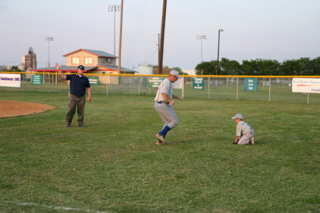 2006-06-30-Tball-Bulldogs-16-TylerWood-CoachBrad.JPG