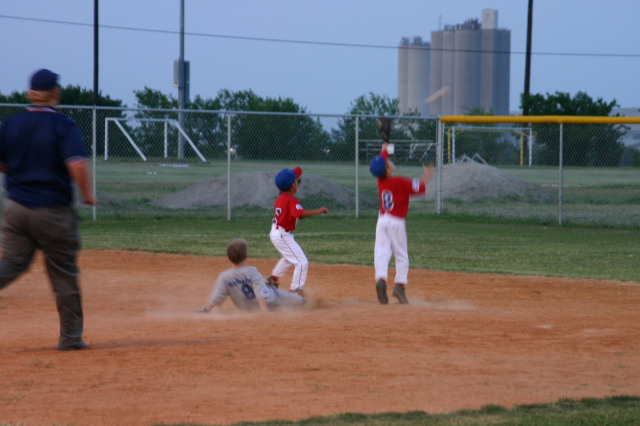 2006-06-30-Tball-Bulldogs-56-Ryan.JPG