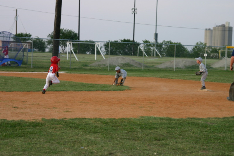 2006/06(June)/2006-06-30-Tball-Tournament/800x600_2006-06-30-Tball-Bulldogs-11-Seth-Joseph.JPG