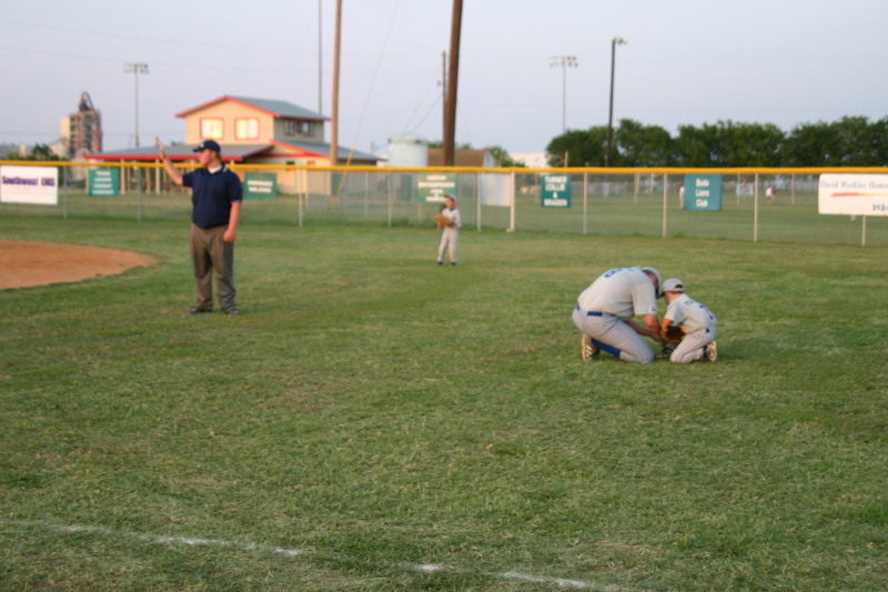 2006/06(June)/2006-06-30-Tball-Tournament/800x600_2006-06-30-Tball-Bulldogs-18-TylerWood-CoachBrad.JPG