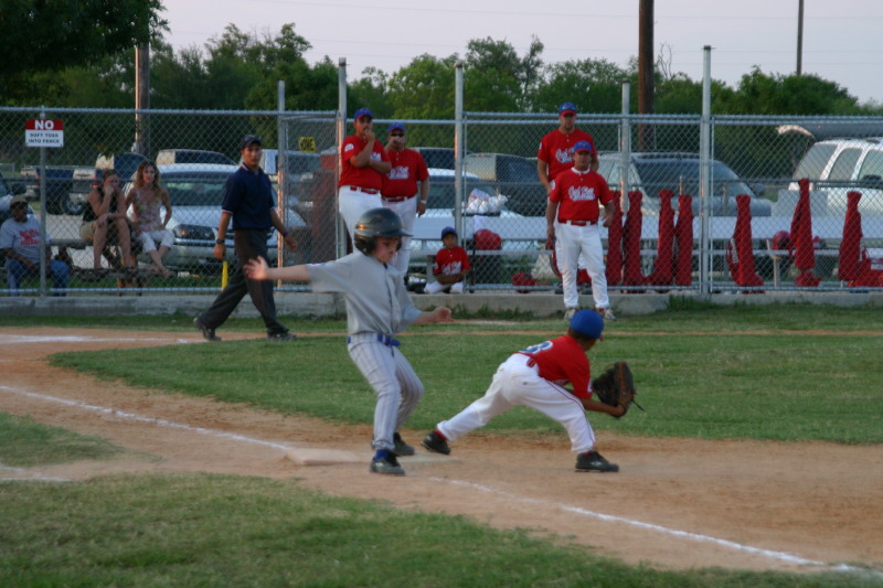 2006/06(June)/2006-06-30-Tball-Tournament/800x600_2006-06-30-Tball-Bulldogs-29-Ryan.JPG
