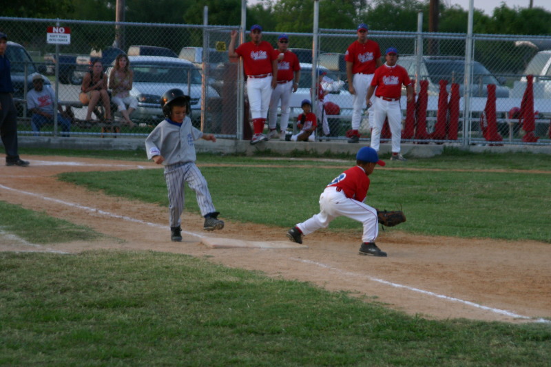 2006/06(June)/2006-06-30-Tball-Tournament/800x600_2006-06-30-Tball-Bulldogs-30.JPG