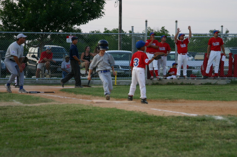 2006/06(June)/2006-06-30-Tball-Tournament/800x600_2006-06-30-Tball-Bulldogs-37-Chance.JPG