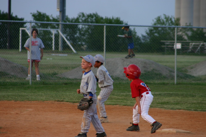 2006/06(June)/2006-06-30-Tball-Tournament/800x600_2006-06-30-Tball-Bulldogs-50-Seth-Joseph.JPG