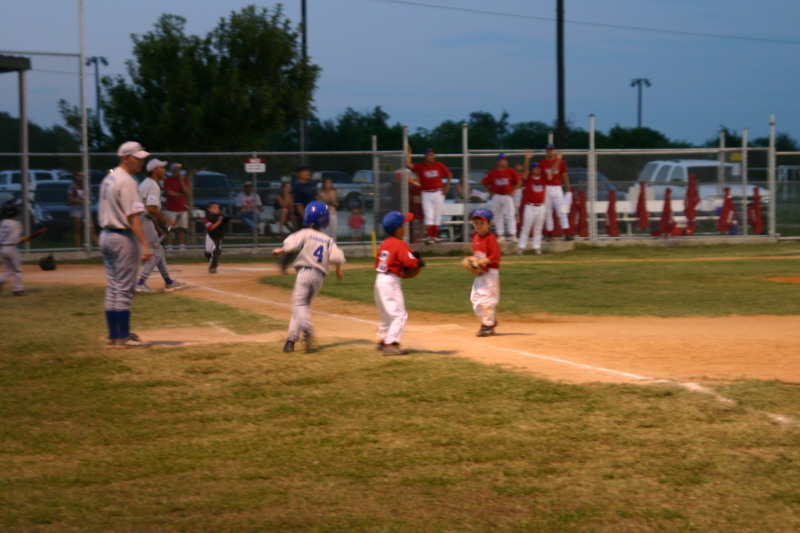 2006/06(June)/2006-06-30-Tball-Tournament/800x600_2006-06-30-Tball-Bulldogs-59-Chance.JPG