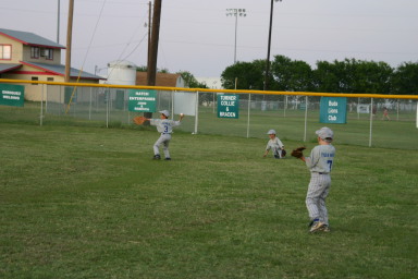 2006-06-30-Tball-Bulldogs-09-Chance-TylerWood-Nicholas.JPG