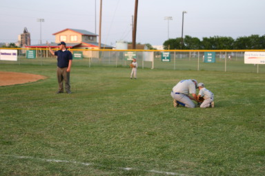 2006-06-30-Tball-Bulldogs-18-TylerWood-CoachBrad.JPG