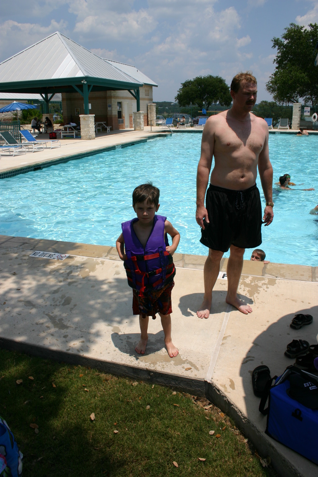 2006/06(June)/DougBrown-land/1024x768_2006-06-03-DougBrown-land-02-pool-Dax-Doug.JPG