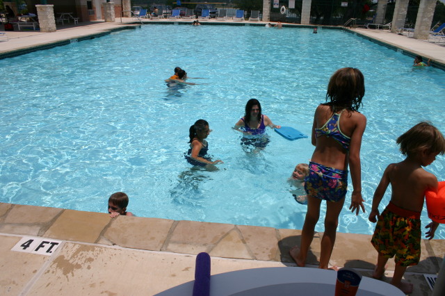 2006/06(June)/DougBrown-land/2006-06-03-DougBrown-land-01-pool-Chance-Kavita-Kiffin-Kalyani-Sachin-Zen.JPG