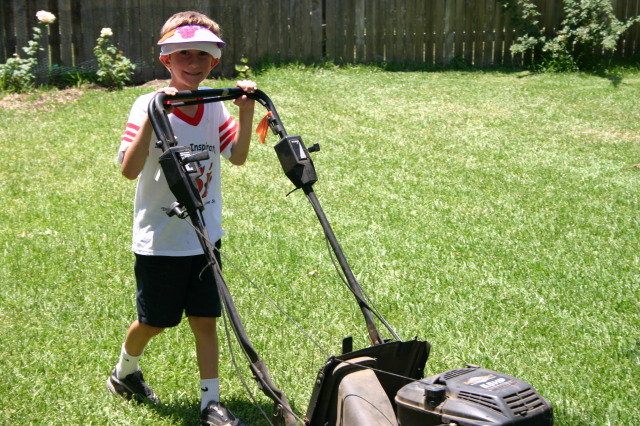 2006/06(June)/Misc/640x480_2006-06-10-Chance-Mowing-4.JPG