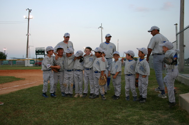 2006/06(June)/Tball-PYSA-Bulldog-AllStars/640x480_2006-06-16-PYSA-Bulldogs-All-Stars-Team-02.JPG