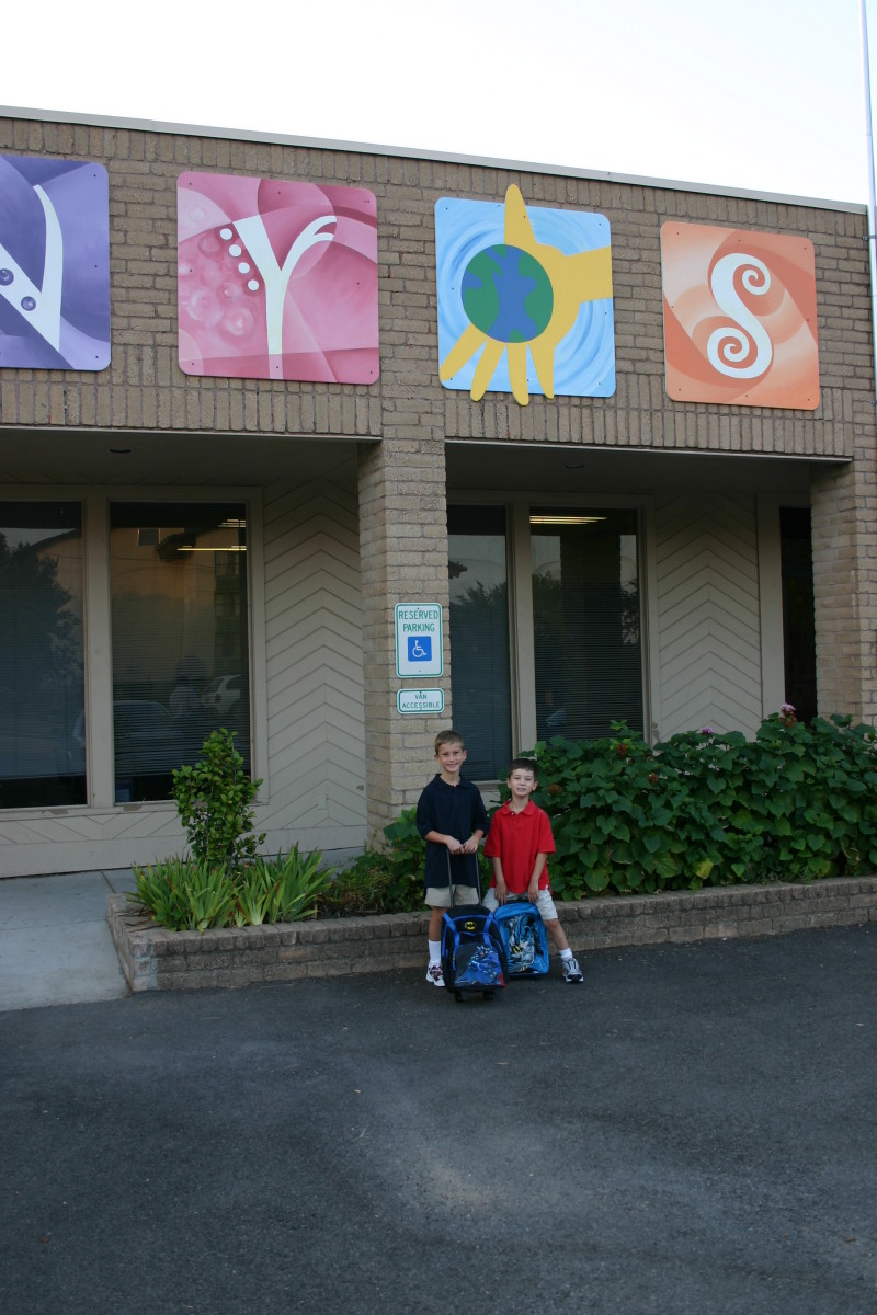 2006/07(July)/1st-day-of-school-NYOS/800x600_2006-07-24-NYOS-1st-day-school-Chance-Dax-2.JPG