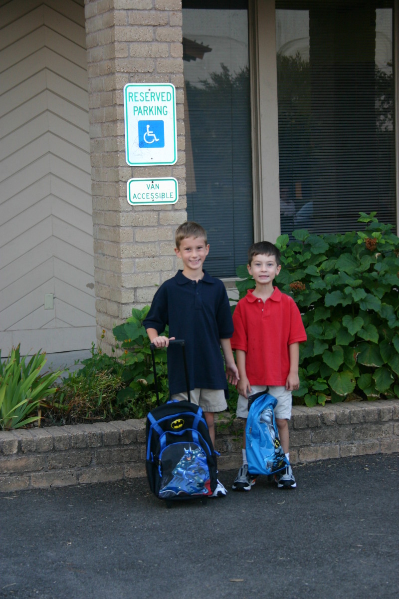 2006/07(July)/1st-day-of-school-NYOS/800x600_2006-07-24-NYOS-1st-day-school-Chance-Dax-4.JPG