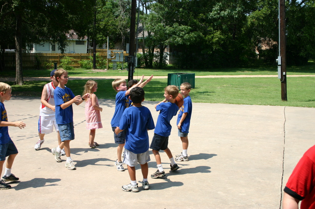 2006-07-22-CubScouts-basketball-11-Chance.JPG