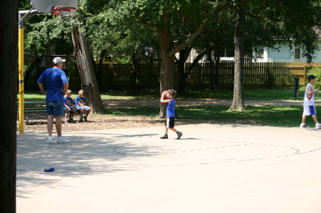 2006-07-22-CubScouts-basketball-02-Dax.JPG