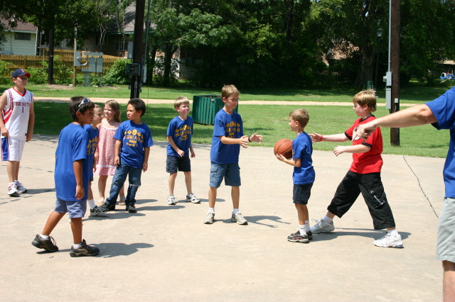 2006-07-22-CubScouts-basketball-10-Chance.JPG