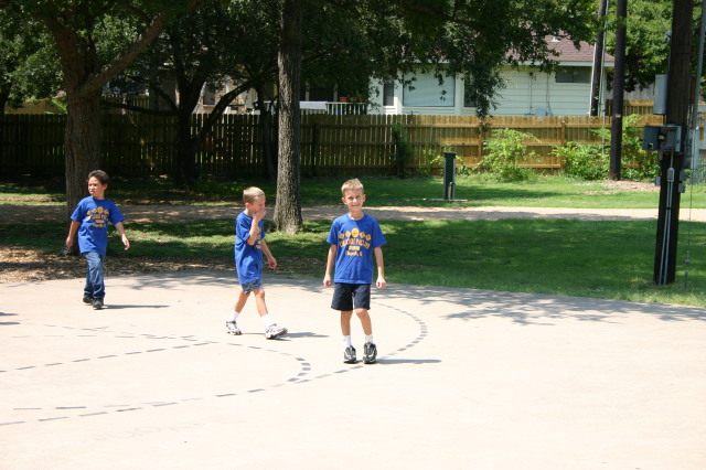 2006-07-22-CubScouts-basketball-14-Chance.JPG