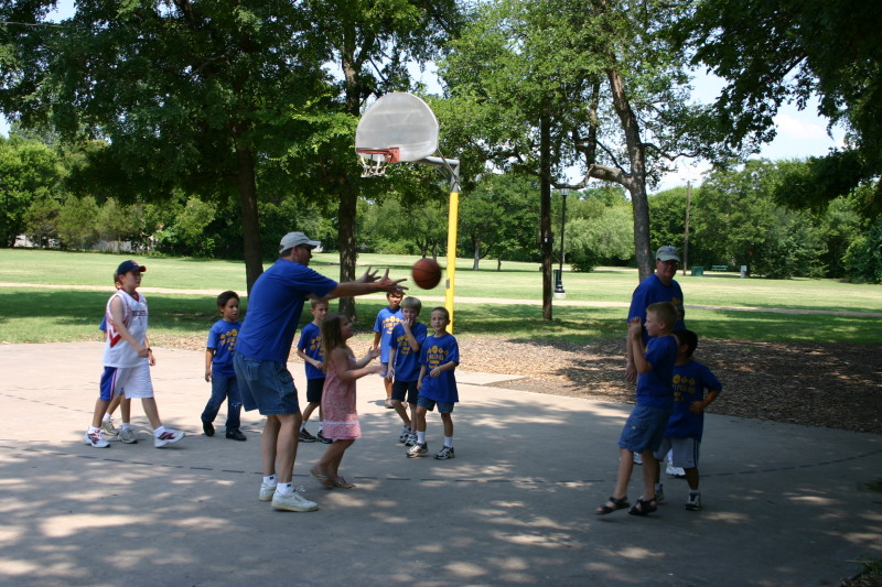 2006/07(July)/CubScout-Basketball/800x600_2006-07-22-CubScouts-basketball-08-Chance.JPG
