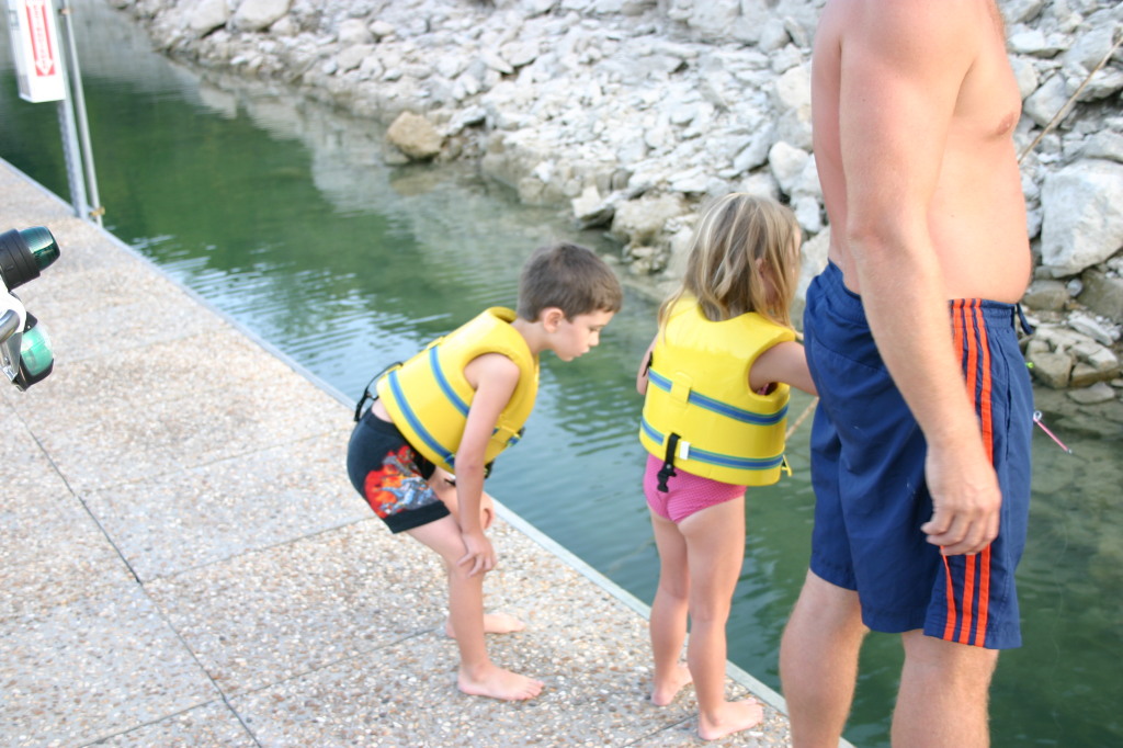 2006-07-22-Justin-sailboat-21-fishing-Dax-Kyla.JPG