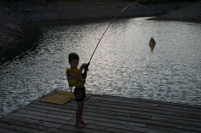2006-07-22-Justin-sailboat-26-fishing-Dax.JPG