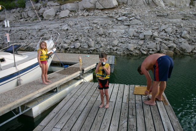 2006-07-22-Justin-sailboat-27-fishing-Dax-Kyla.JPG