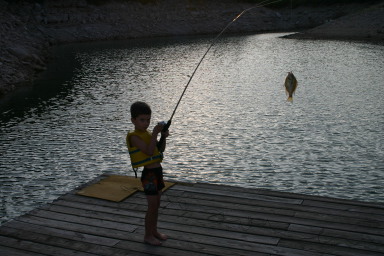 2006-07-22-Justin-sailboat-26-fishing-Dax.JPG