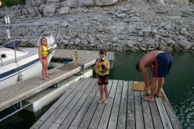 2006-07-22-Justin-sailboat-28-fishing-Dax-Kyla.JPG